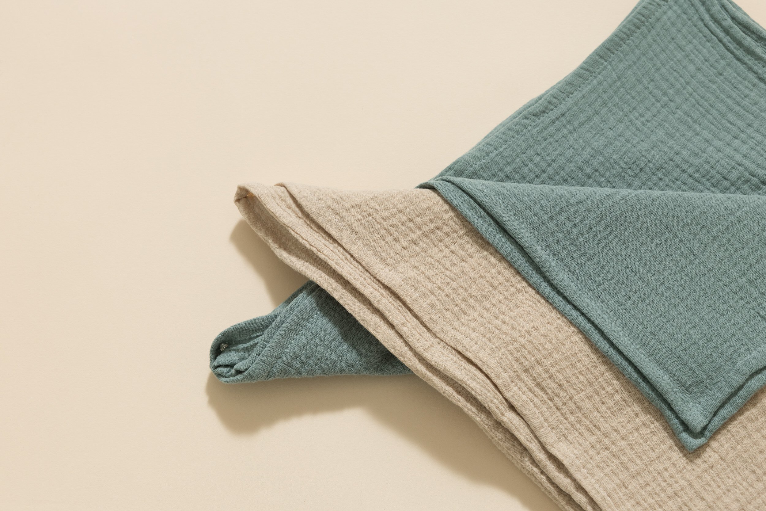 Set 2 2 Musselin-Tüchern - Beige und Olive Set 2 2 Musselin-Tüchern - Beige und Olive