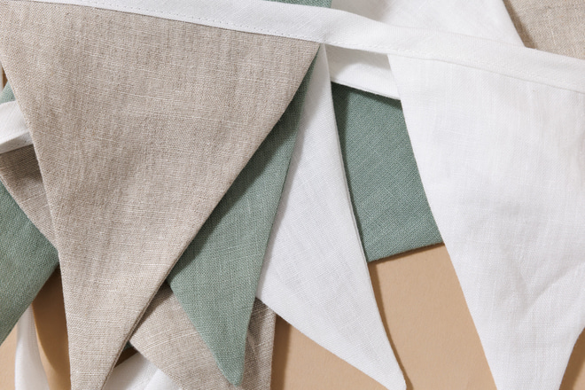 Linen Triangles Garland White and Green