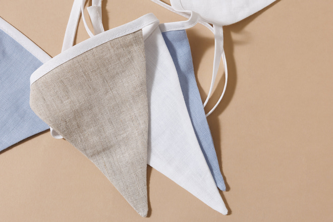Linen Triangles Garland White and Blue
