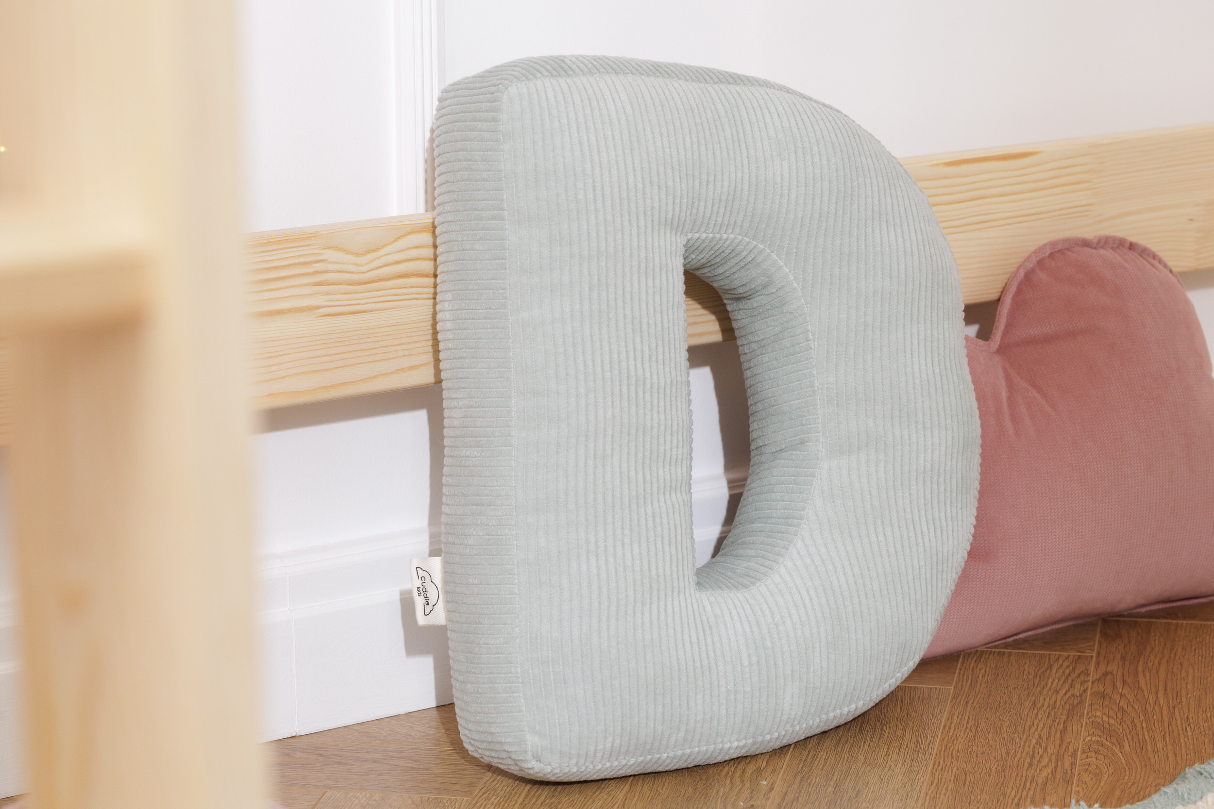Coussin Lettre D - Velours Côtelé Vert d'eau Coussin Lettre D - Velours Côtelé Vert d'eau