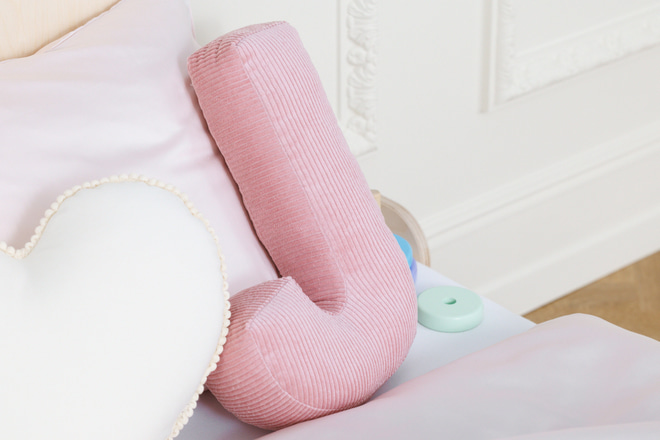 Cuscino Lettera J - Velluto a Coste Rosa