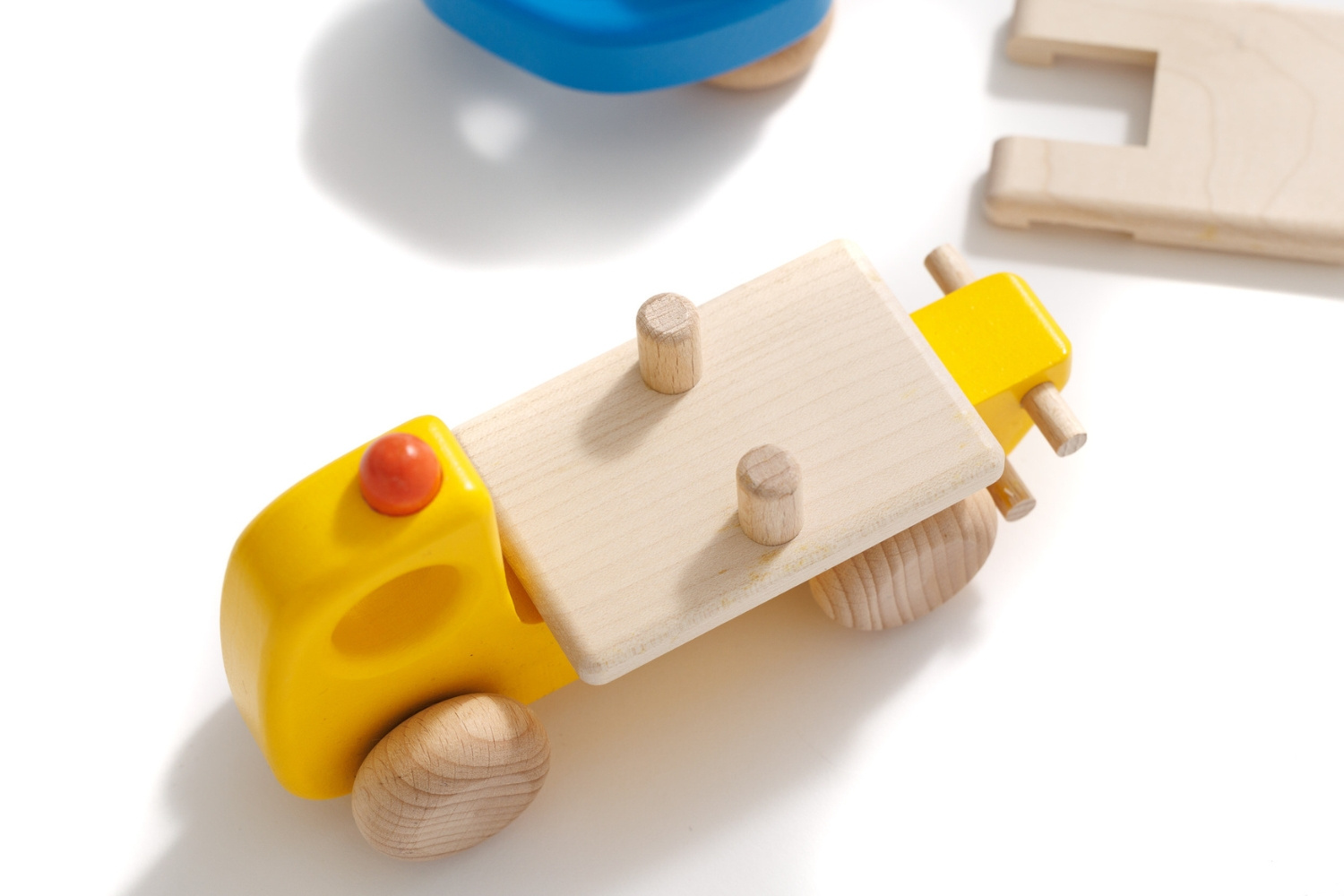 Giochi in legno - Carro attrezzi Giochi in legno - Carro attrezzi