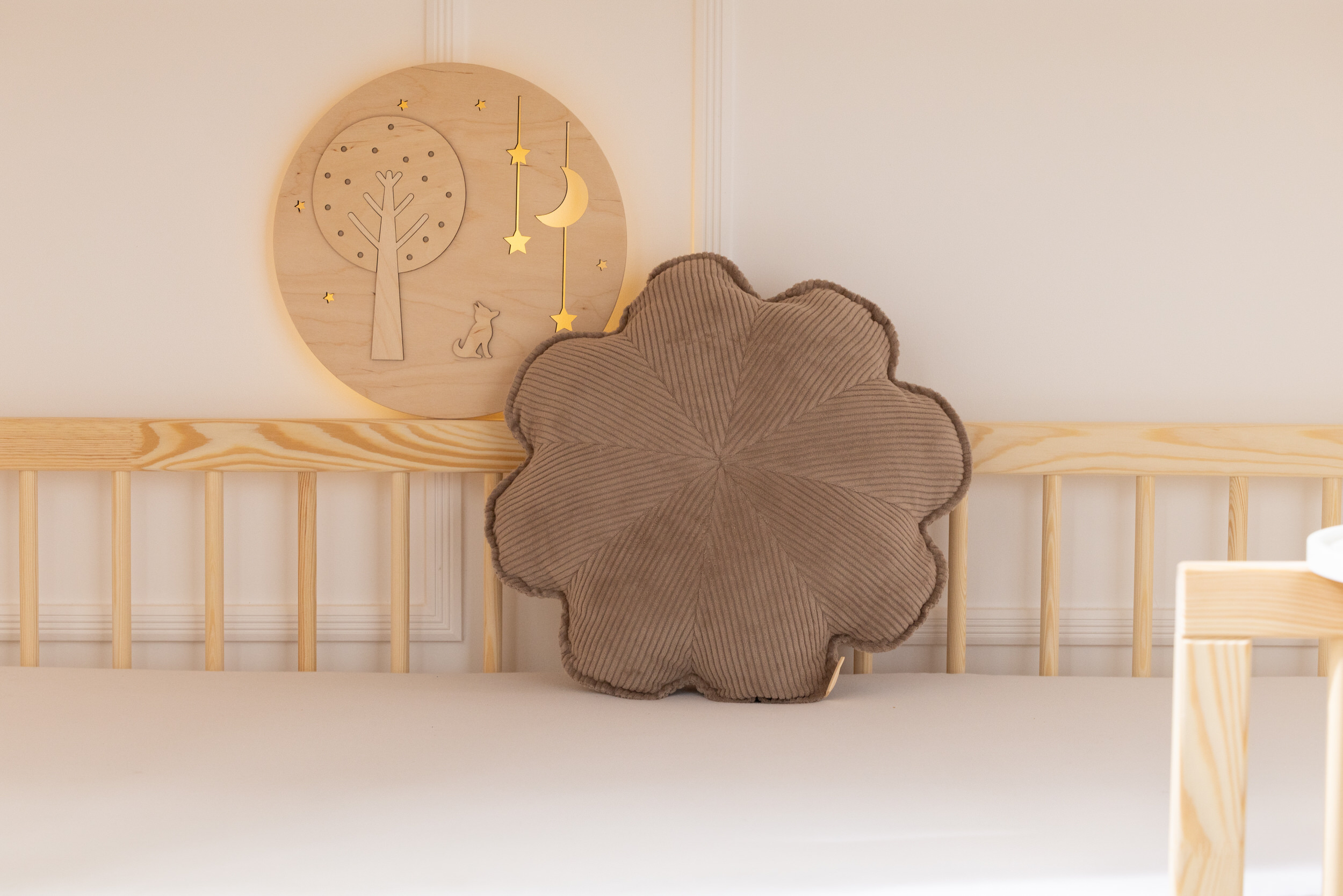 - Coussin Fleur en Velours Côtelé Cappuccino - Marron (Mon Lit Cabane) - Image 1