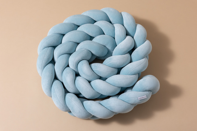 Pletený mantinel postýlky 3 Klasy – Ice Blue