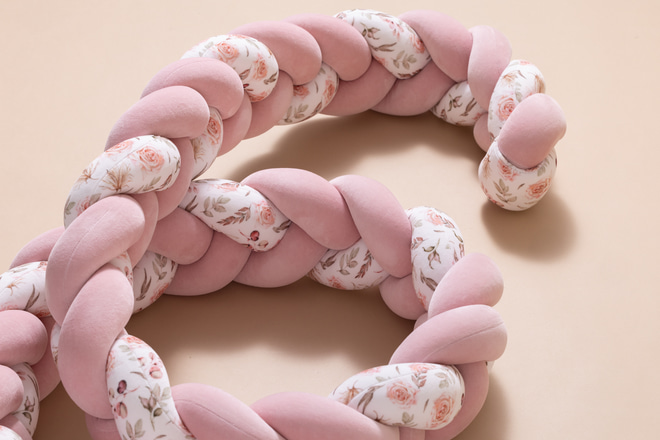 Pletený chránič do postýlky 3 Épis - Boho Růžová Pudrová Květy