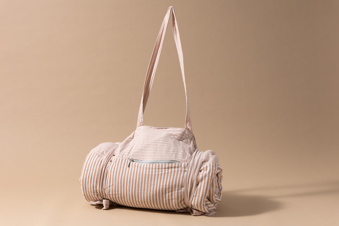 Coperta da picnic in mussola a righe beige