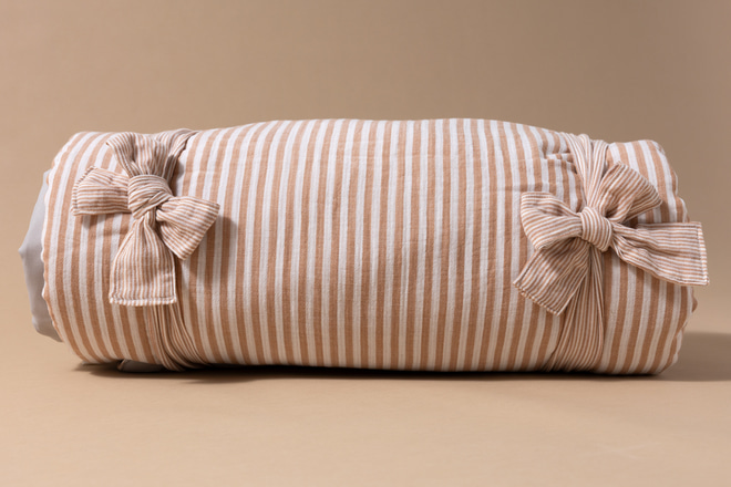 Coperta da picnic in mussola a righe beige