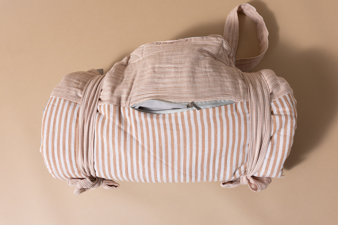 Coperta da picnic in mussola a righe beige