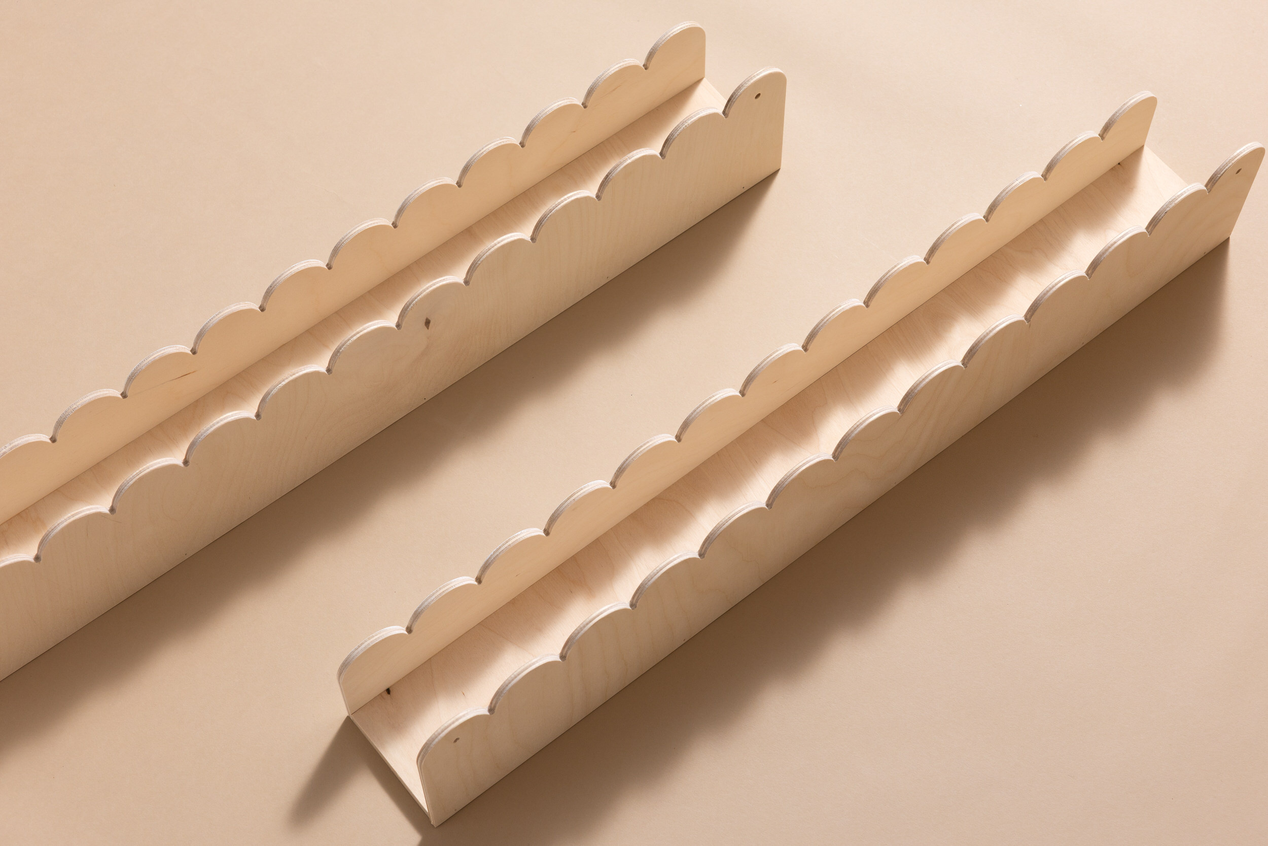 Set of 2 Shelves with Scalloped Edge - White Set of 2 Shelves with Scalloped Edge - White