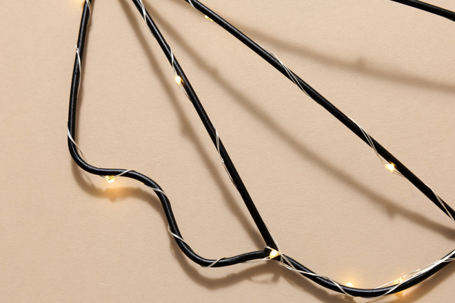 Black Metal Wire LED Light - Shell