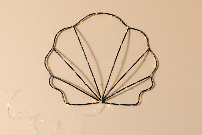 Black Metal Wire LED Light - Shell