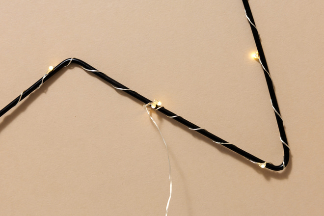 Luz LED de Arame Metálico Preto - Estrela