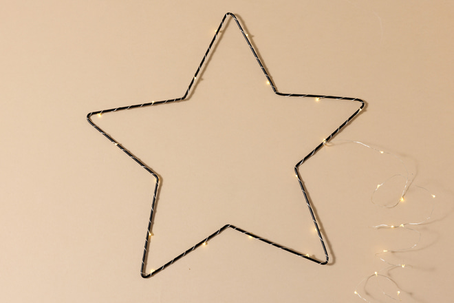 Luz LED de Arame Metálico Preto - Estrela
