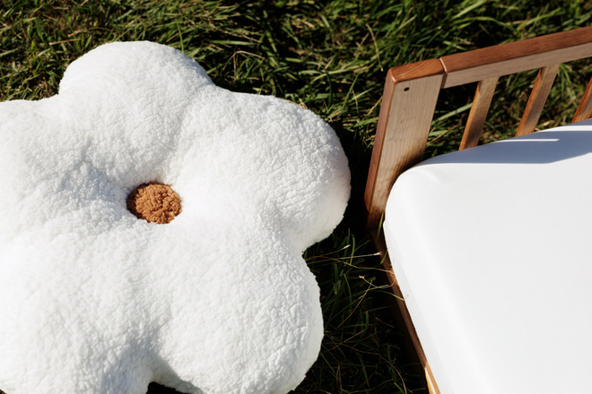 BoucleDaisy Cushion - Ecru