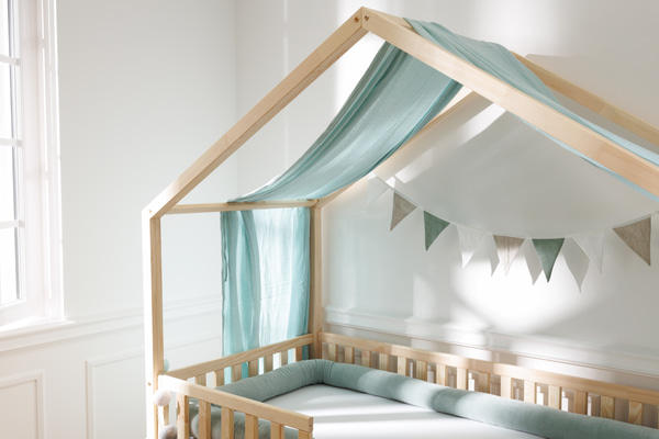 Cama Casita DB Premium en el suelo 90x190cm