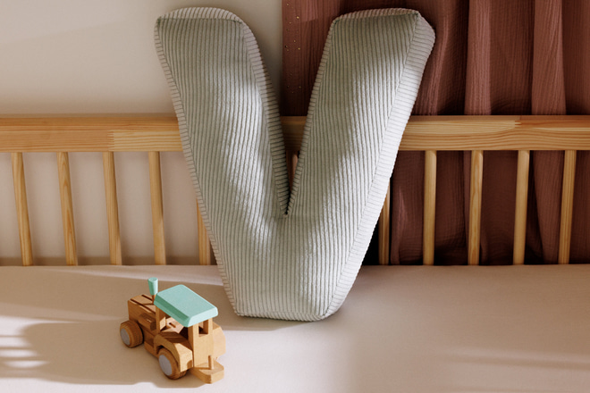 Coussin Lettre V - Velours Côtelé Vert d'eau