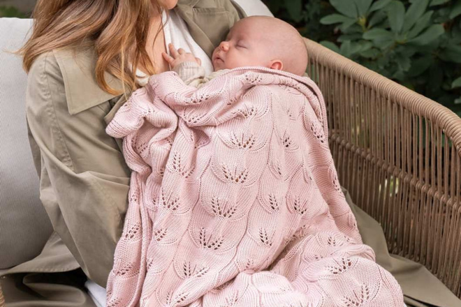Bamboo Blanket Ivy Pastel Pink
