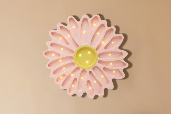 Little Lights Powder Pink Daisy Lamp