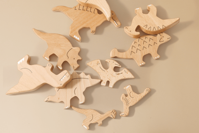 Dinosauri in legno