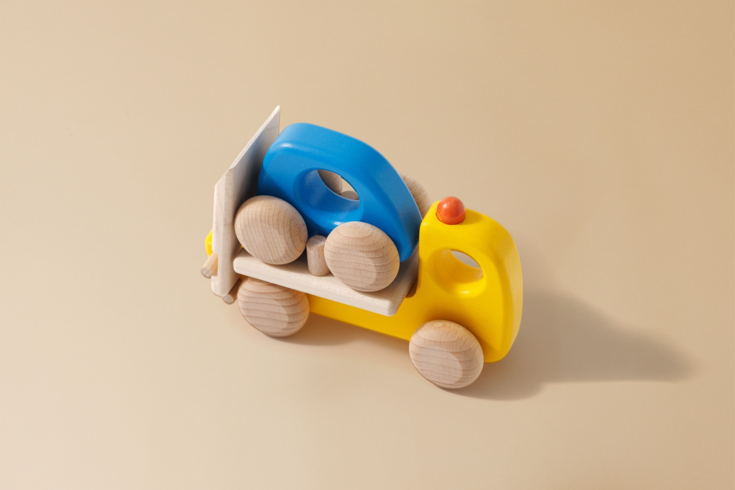 Giochi in legno - Carro attrezzi Giochi in legno - Carro attrezzi