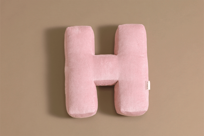 Almofada Letra H - Veludo Cotelê Rosa