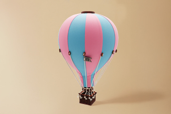 Hellrosa Heißluftballon