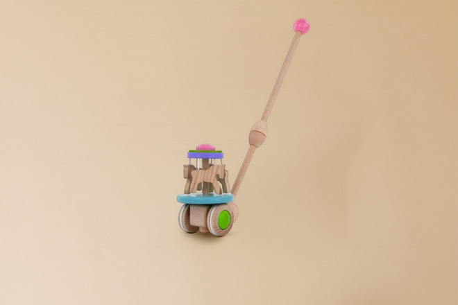 Dřevěná hračka - Carroussel Push Toy - 3