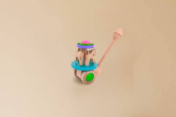 Dřevěná hračka – Kolotoč Push Toy