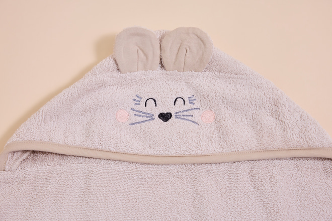 Beige MouseBath Cape