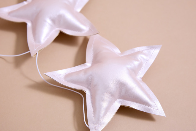 Guirlande Étoiles en cuir éco - Rose Poudré