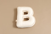 Buchstaben-Kissen B - Boho Vanille