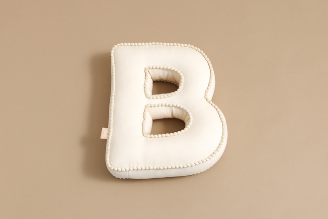 Buchstaben-Kissen B - Boho Vanille