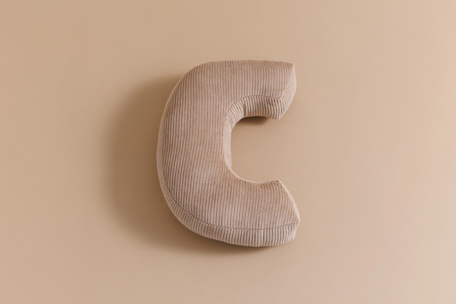 Buchstaben-Kissen C - Cappuccino Kord