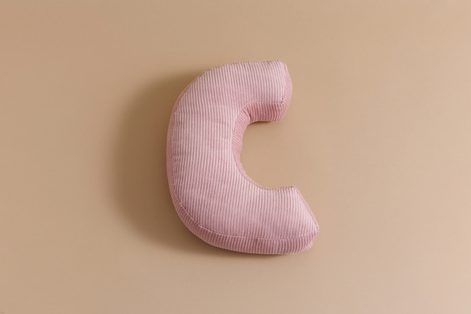 Coussin Lettre C - Velours Côtelé Rose