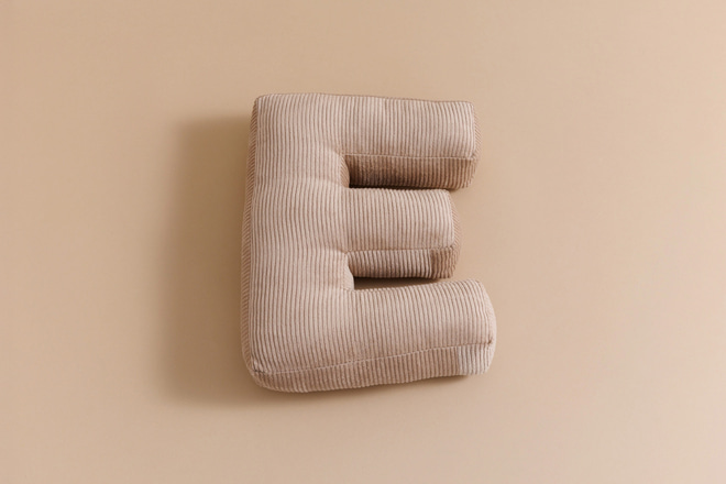 Coussin Lettre E - Velours Côtelé Cappuccino