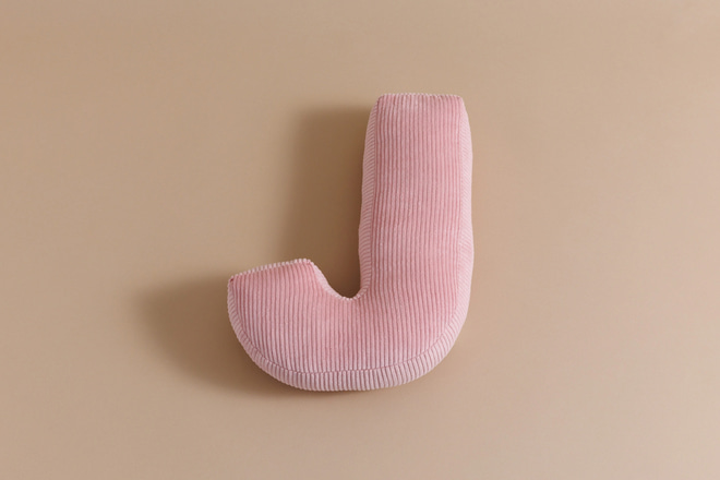 Coussin Lettre J - Velours Côtelé Rose