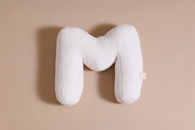 Almofada Letra M - Boucle Off White