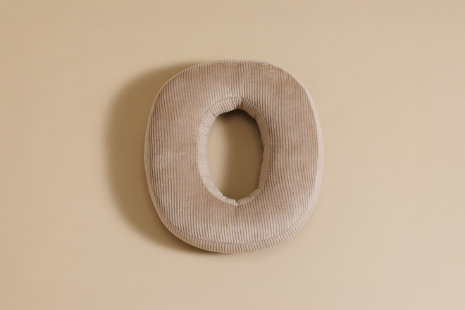 Cuscino Lettera O - Velluto a Coste Cappuccino