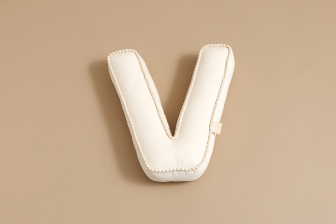 Coussin Lettre V - Boho Vanille