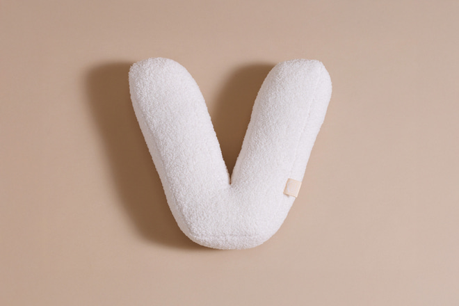 Coussin Lettre V - Bouclé Off White