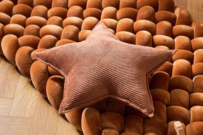 Coussin Étoile en Velours Côtelé Caramel