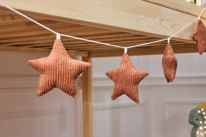 Guirlanda de Estrelas de Veludo Cotelê Cappuccino