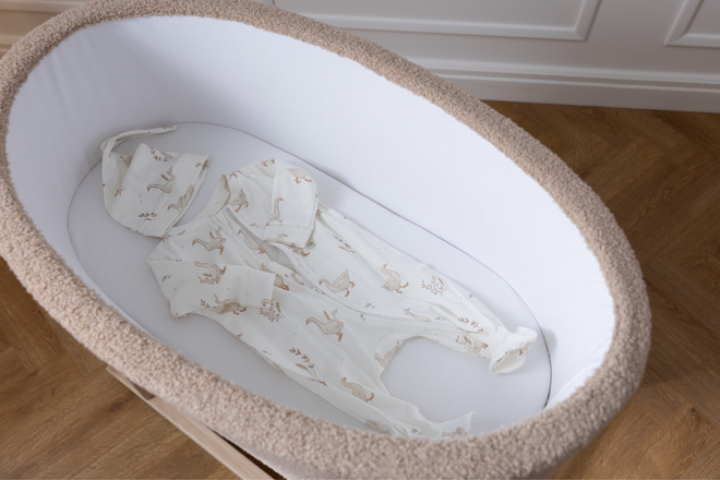 Corduroy Moses Basket with Rocking Stand - Natural