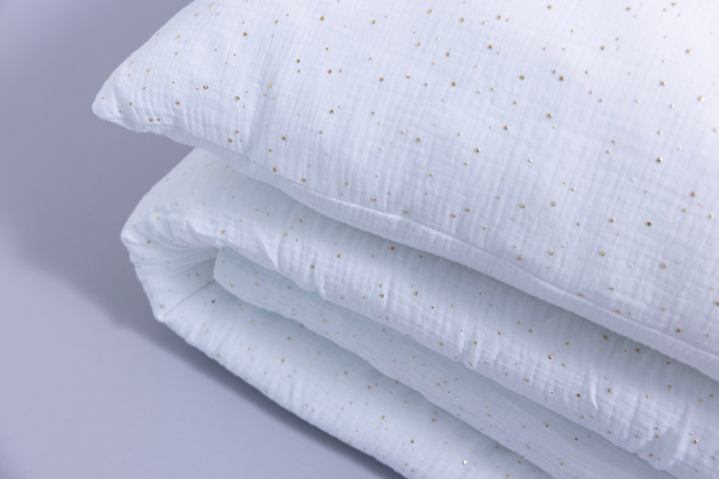 Juego de edredón y almohada de muselina de algodón 140x200 con relleno - Blanco y Lunares Dorados