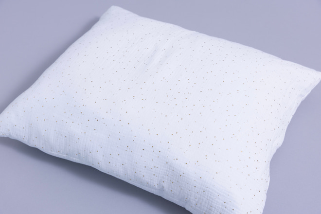 Juego de edredón y almohada de muselina de algodón 140x200 con relleno - Blanco y Lunares Dorados