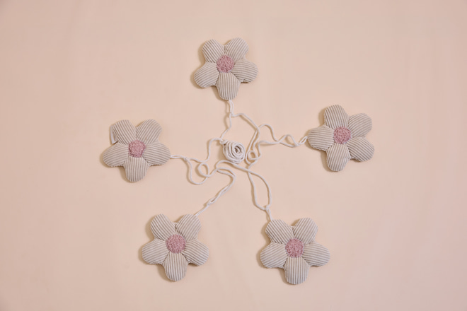 Bouclé-Gänseblümchen-Girlande - Rosa