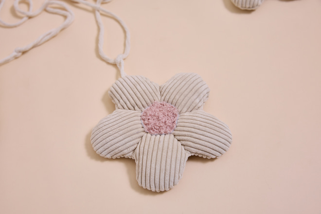 Bouclé-Gänseblümchen-Girlande - Rosa