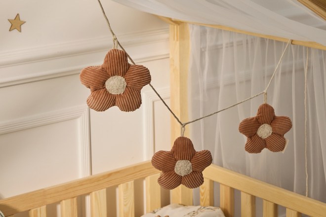 Boucle Daisies Garland - Pink