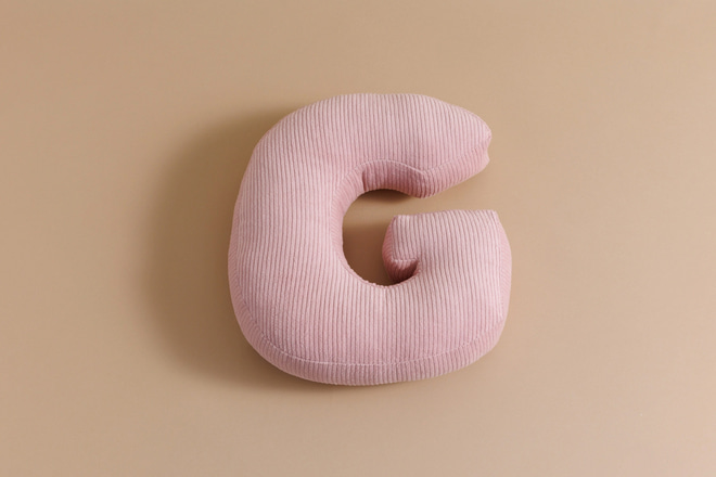 Coussin Lettre G - Velours Côtelé Rose