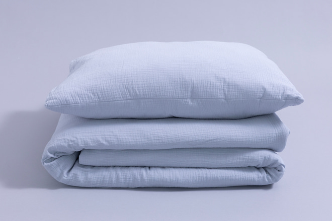Souprava přikrývky a polštáře 120x170 bavlněný mušelín s výplní - Nebeská modrá